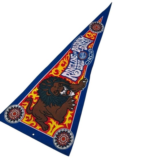 RINGLING‎ BROS  BARNUM BAILEY CIRCUS ROARING VINTAGE  FELT Pennant Flag - Picture 1 of 7